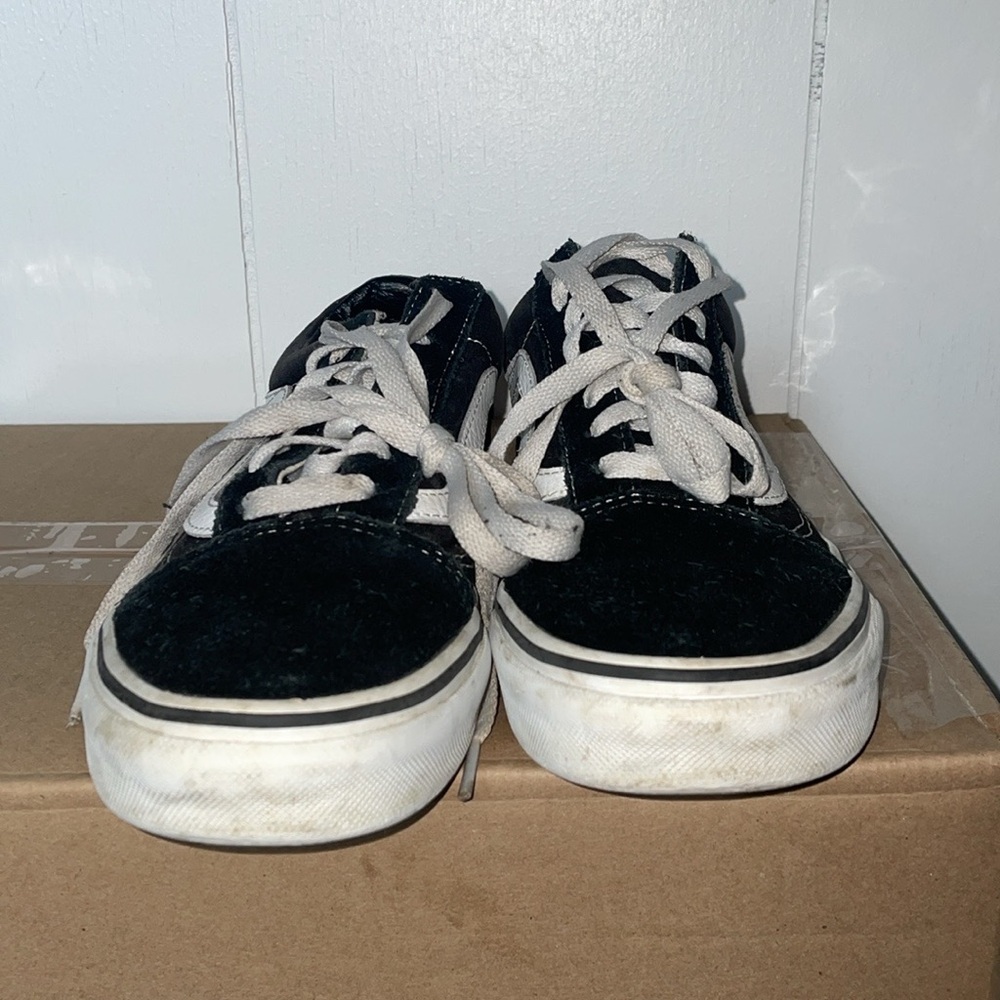 Vans sneakers size 7 - Picture 2 of 5